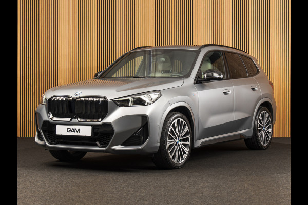BMW iX1 xDrive30 Launch Edition 67 kWh MSPORT-PANO-H&K-HUD