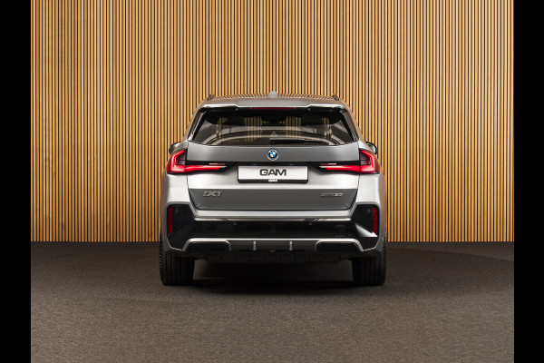 BMW iX1 xDrive30 Launch Edition 67 kWh MSPORT-PANO-H&K-HUD