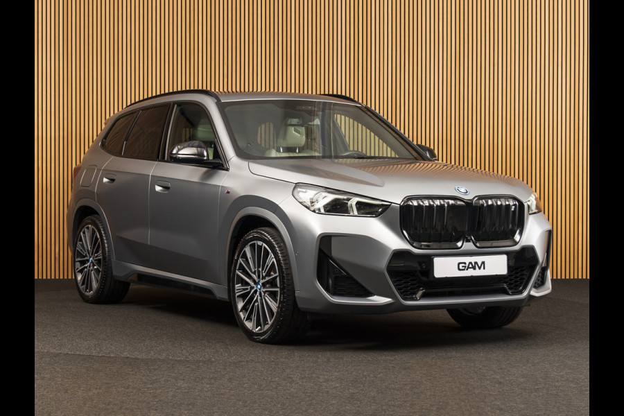 BMW iX1 xDrive30 Launch Edition 67 kWh MSPORT-PANO-H&K-HUD