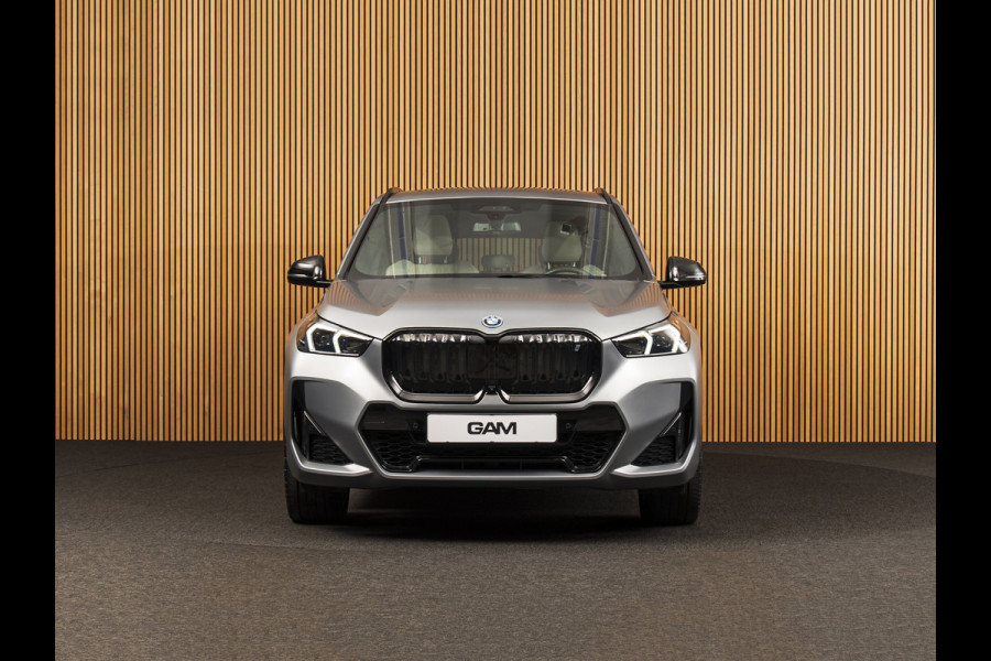 BMW iX1 xDrive30 Launch Edition 67 kWh MSPORT-PANO-H&K-HUD