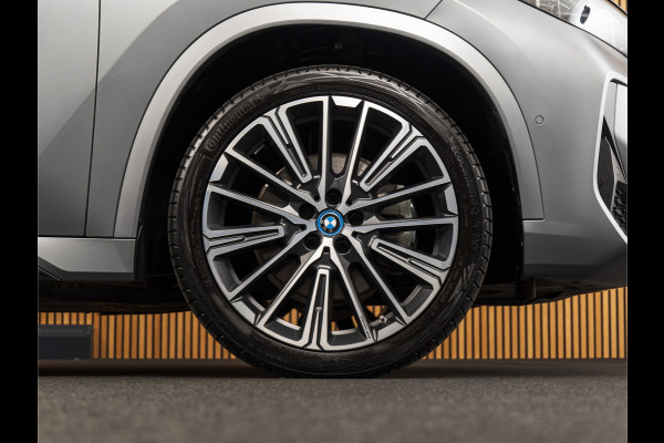 BMW iX1 xDrive30 Launch Edition 67 kWh MSPORT-PANO-H&K-HUD