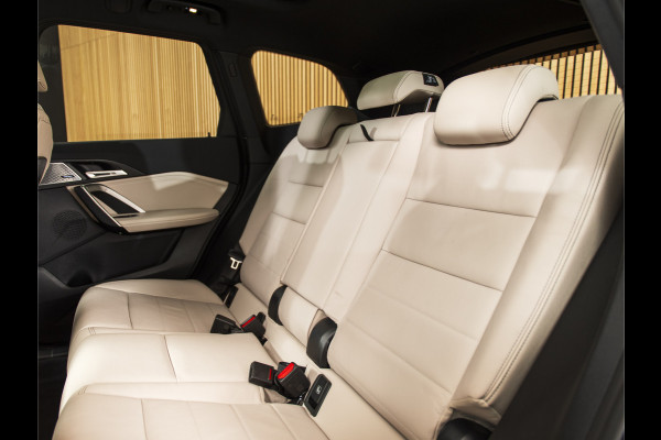 BMW iX1 xDrive30 Launch Edition 67 kWh MSPORT-PANO-H&K-HUD