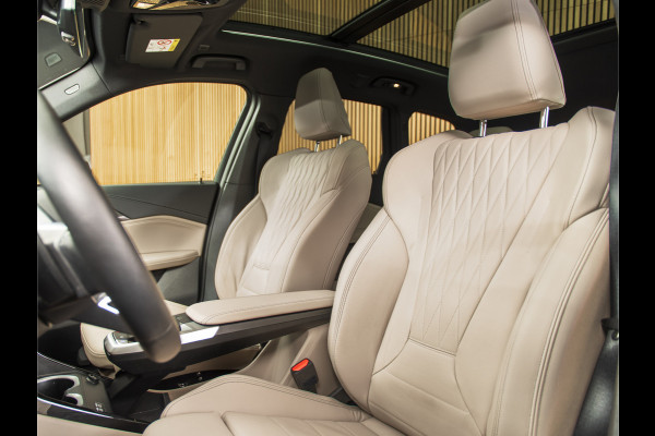 BMW iX1 xDrive30 Launch Edition 67 kWh MSPORT-PANO-H&K-HUD