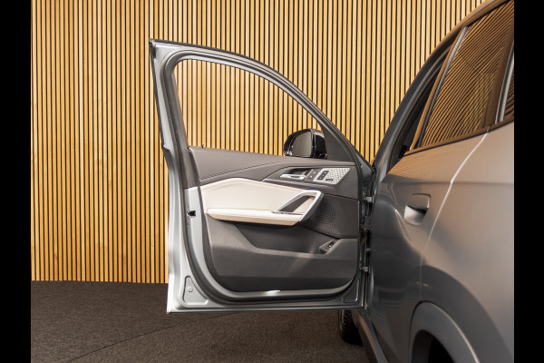 BMW iX1 xDrive30 Launch Edition 67 kWh MSPORT-PANO-H&K-HUD