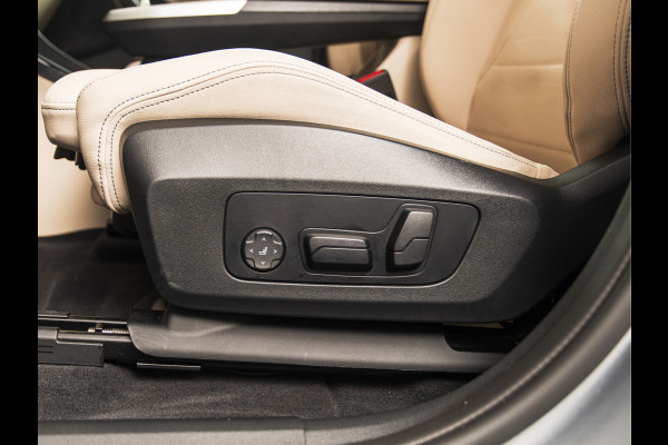 BMW iX1 xDrive30 Launch Edition 67 kWh MSPORT-PANO-H&K-HUD