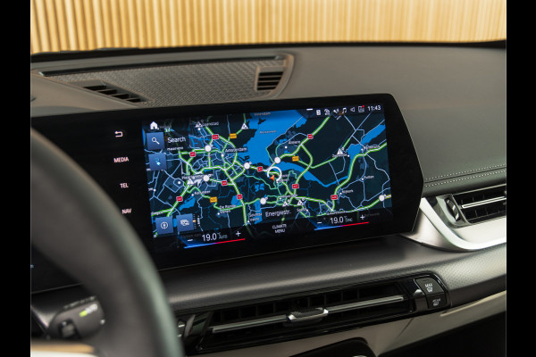 BMW iX1 xDrive30 Launch Edition 67 kWh MSPORT-PANO-H&K-HUD