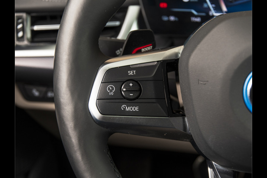 BMW iX1 xDrive30 Launch Edition 67 kWh MSPORT-PANO-H&K-HUD