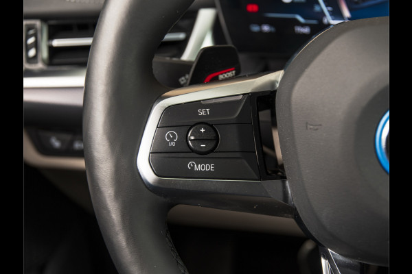 BMW iX1 xDrive30 Launch Edition 67 kWh MSPORT-PANO-H&K-HUD