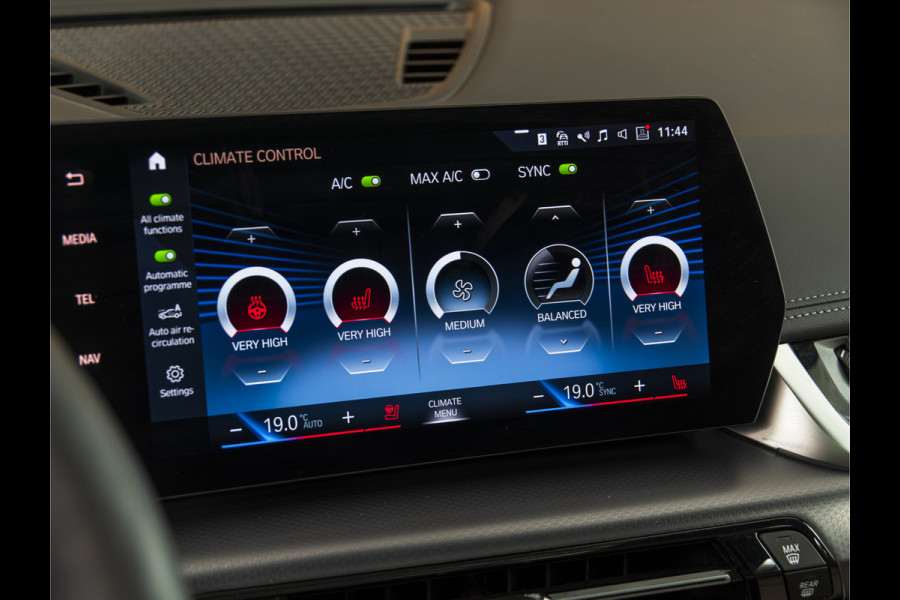 BMW iX1 xDrive30 Launch Edition 67 kWh MSPORT-PANO-H&K-HUD