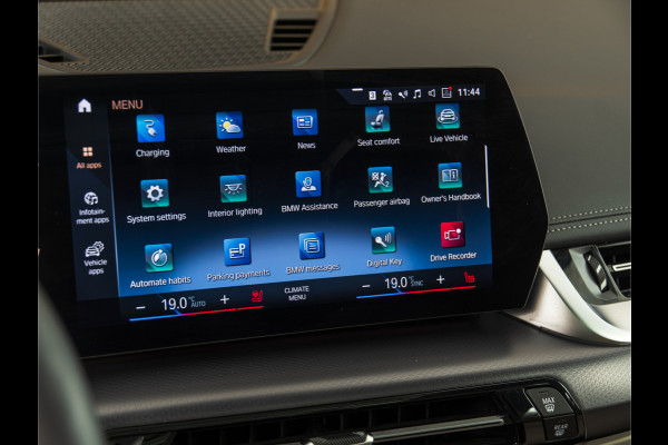 BMW iX1 xDrive30 Launch Edition 67 kWh MSPORT-PANO-H&K-HUD