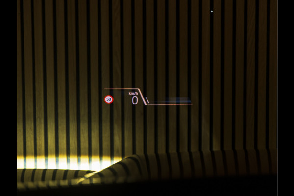 BMW iX1 xDrive30 Launch Edition 67 kWh MSPORT-PANO-H&K-HUD