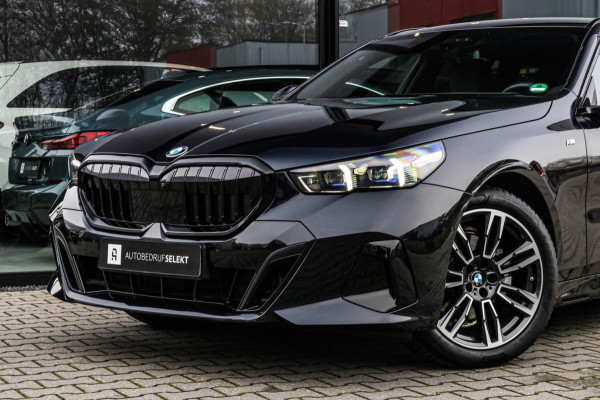 BMW 5 Serie Touring 520i | M-Sport | Trekhaak | Harman Kardon | Memory | Stoelventilatie | Driving Ass. Pro | Fabrieksgarantie