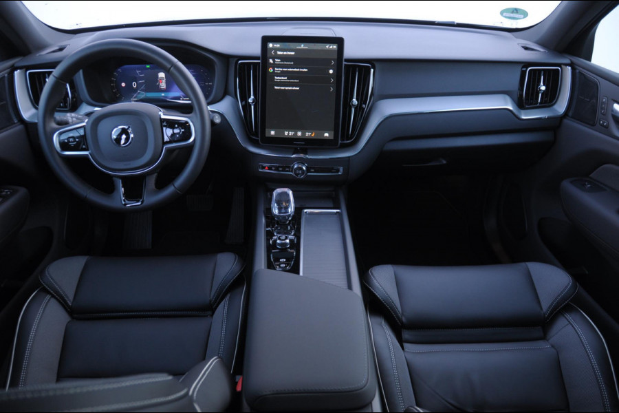 Volvo XC60 T6 350PK Automaat AWD Plus Black Edition / Adaptieve cruise control / BLIS / Panoramadak / Stoel - en stuurverwarming / Keyless entry / Elektrische stoelen / Parkeersensoren met 360 camera