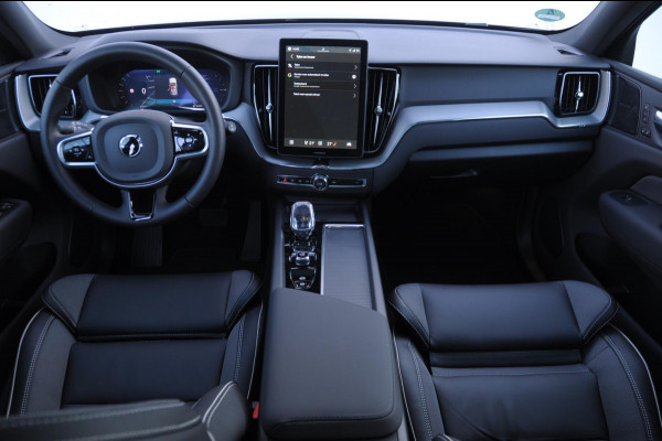 Volvo XC60 T6 350PK Automaat AWD Plus Black Edition / Adaptieve cruise control / BLIS / Panoramadak / Stoel - en stuurverwarming / Keyless entry / Elektrische stoelen / Parkeersensoren met 360 camera