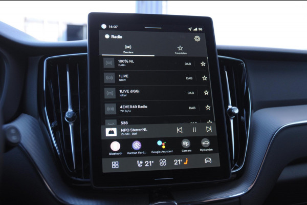 Volvo XC60 T6 350PK Automaat AWD Plus Black Edition / Adaptieve cruise control / BLIS / Panoramadak / Stoel - en stuurverwarming / Keyless entry / Elektrische stoelen / Parkeersensoren met 360 camera