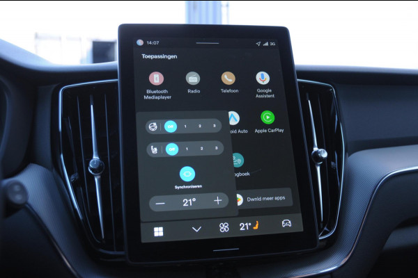 Volvo XC60 T6 350PK Automaat AWD Plus Black Edition / Adaptieve cruise control / BLIS / Panoramadak / Stoel - en stuurverwarming / Keyless entry / Elektrische stoelen / Parkeersensoren met 360 camera