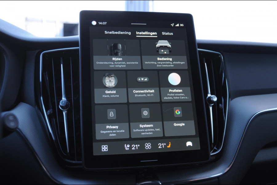 Volvo XC60 T6 350PK Automaat AWD Plus Black Edition / Adaptieve cruise control / BLIS / Panoramadak / Stoel - en stuurverwarming / Keyless entry / Elektrische stoelen / Parkeersensoren met 360 camera