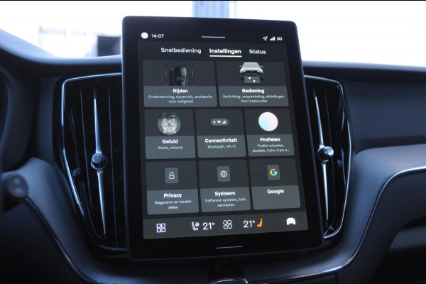 Volvo XC60 T6 350PK Automaat AWD Plus Black Edition / Adaptieve cruise control / BLIS / Panoramadak / Stoel - en stuurverwarming / Keyless entry / Elektrische stoelen / Parkeersensoren met 360 camera