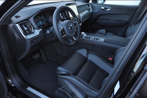 Volvo XC60 T6 350PK Automaat AWD Plus Black Edition / Adaptieve cruise control / BLIS / Panoramadak / Stoel - en stuurverwarming / Keyless entry / Elektrische stoelen / Parkeersensoren met 360 camera