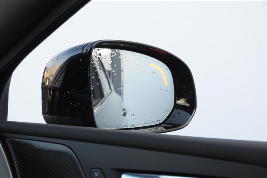 Volvo XC60 T6 350PK Automaat AWD Plus Black Edition / Adaptieve cruise control / BLIS / Panoramadak / Stoel - en stuurverwarming / Keyless entry / Elektrische stoelen / Parkeersensoren met 360 camera