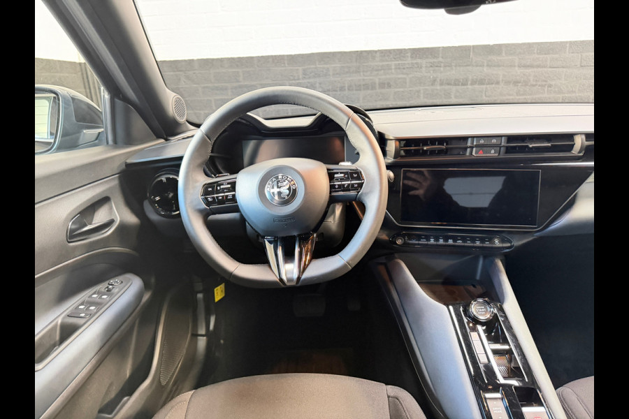 Alfa Romeo junior 1.2 Turbo Hybrid Ibrida | 360 Camera | DAB | Adaptive Cruise | Virtual Dash | Nieuwstaat