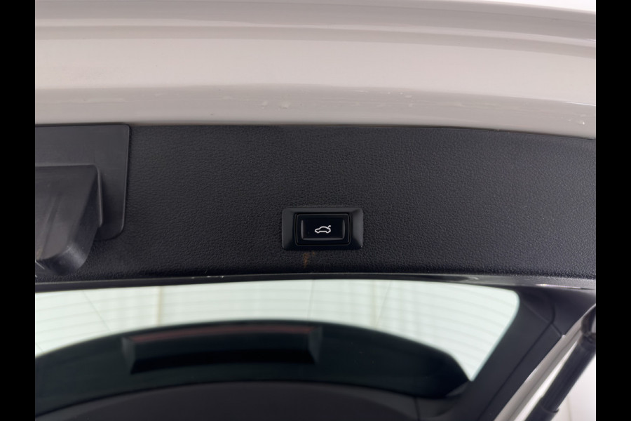 Audi e-tron 55 quattro advanced 95 kWh [ 3-Fase ] (INCL-BTW) *PANO | LUXURY-LEATHER | ADAPTIVE-CRUISE | FULL-LED | DIGI-COCKPIT | KEYLESS | MEMORY-PACK | AIR-SUSPENSION | CAMERA | AMBIENT-LIGHT |  NAVI-FULLMAP | SHIFT-PADDLES | DAB+ | COMFOR