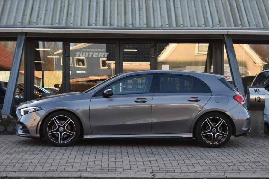 Mercedes-Benz A-Klasse 180 AMG NIGHT | SFEERVERLICHTING | APPLE CARPLAY | CAMERA | ANDROID AUTO | NAP | DEALER ONDERHOUDEN