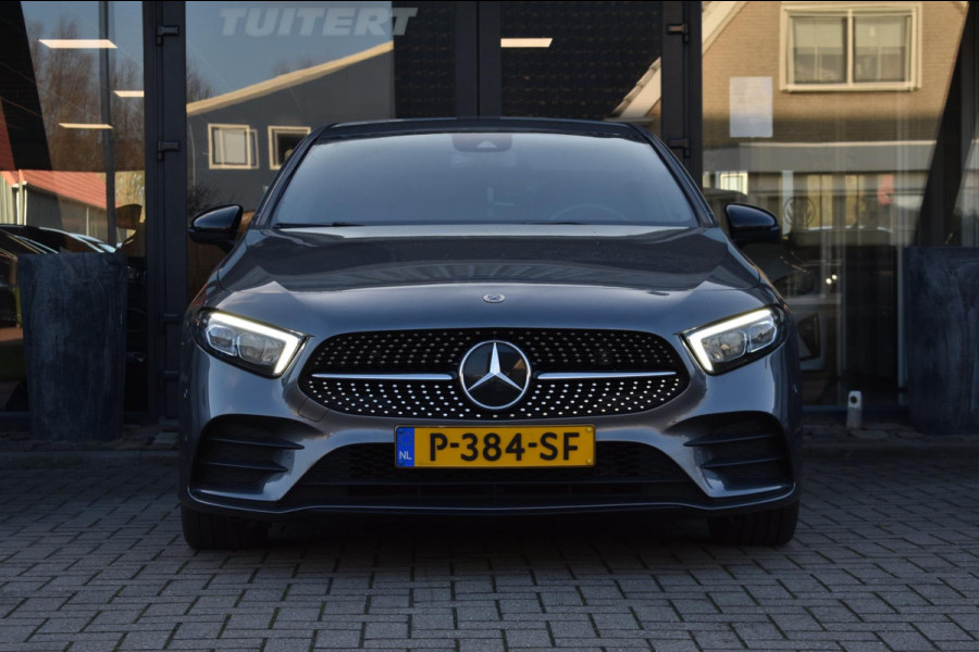 Mercedes-Benz A-Klasse 180 AMG NIGHT | SFEERVERLICHTING | APPLE CARPLAY | CAMERA | ANDROID AUTO | NAP | DEALER ONDERHOUDEN