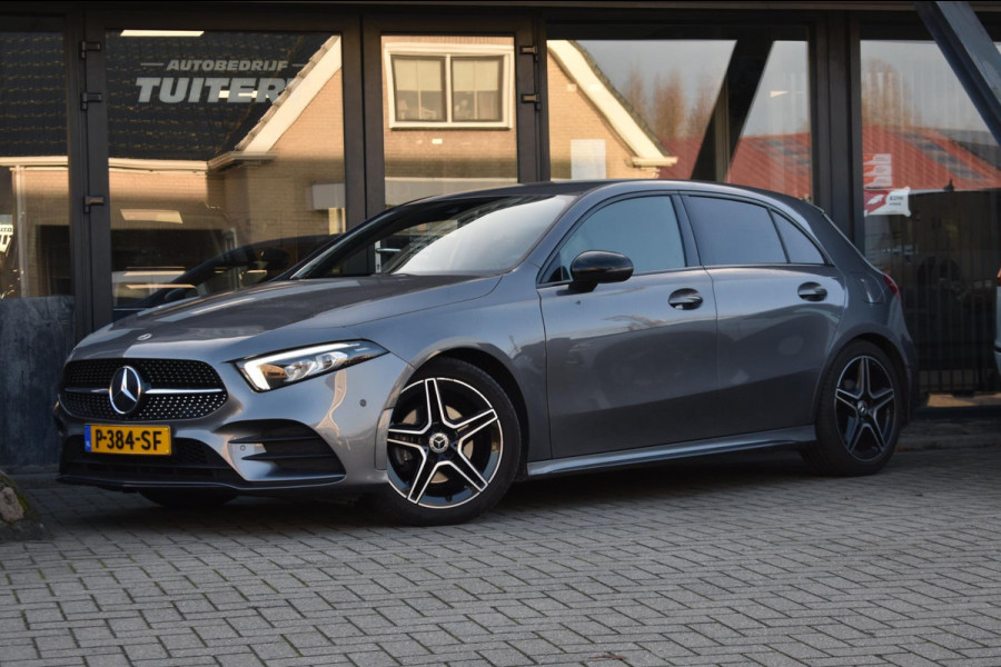 Mercedes-Benz A-Klasse 180 AMG NIGHT | SFEERVERLICHTING | APPLE CARPLAY | CAMERA | ANDROID AUTO | NAP | DEALER ONDERHOUDEN