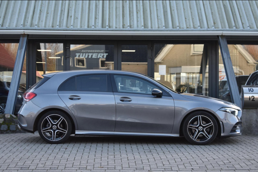 Mercedes-Benz A-Klasse 180 AMG NIGHT | SFEERVERLICHTING | APPLE CARPLAY | CAMERA | ANDROID AUTO | NAP | DEALER ONDERHOUDEN
