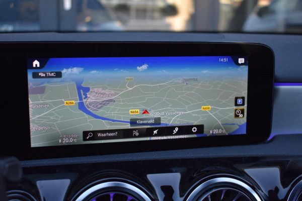 Mercedes-Benz A-Klasse 180 AMG NIGHT | SFEERVERLICHTING | APPLE CARPLAY | CAMERA | ANDROID AUTO | NAP | DEALER ONDERHOUDEN