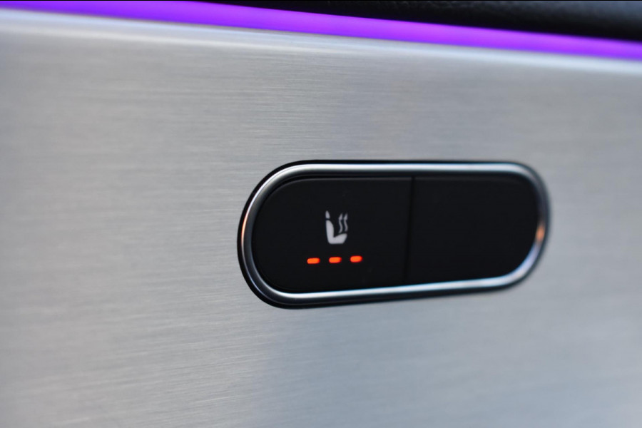 Mercedes-Benz A-Klasse 180 AMG NIGHT | SFEERVERLICHTING | APPLE CARPLAY | CAMERA | ANDROID AUTO | NAP | DEALER ONDERHOUDEN