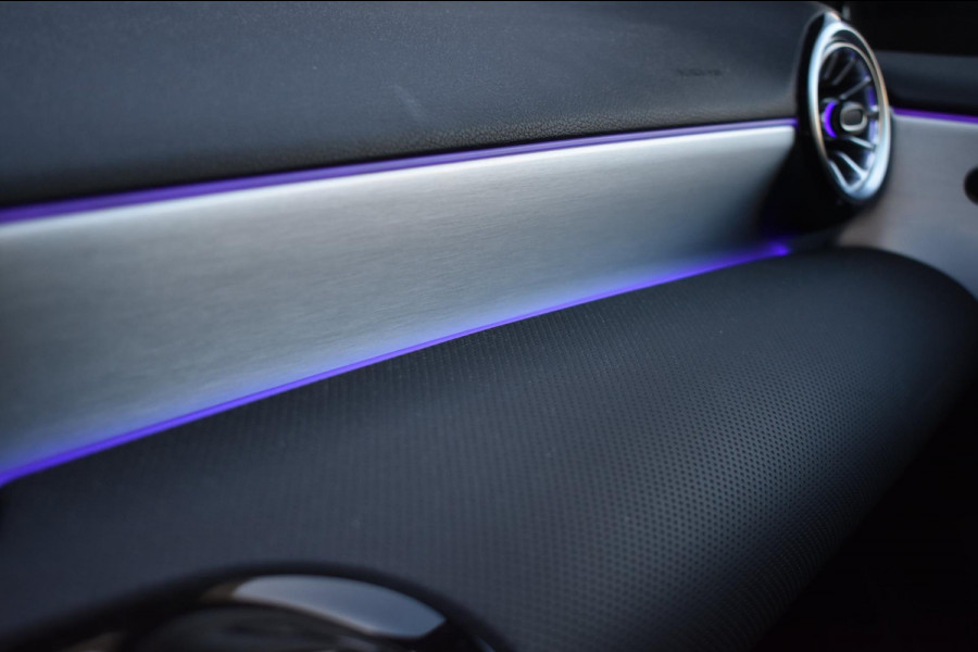 Mercedes-Benz A-Klasse 180 AMG NIGHT | SFEERVERLICHTING | APPLE CARPLAY | CAMERA | ANDROID AUTO | NAP | DEALER ONDERHOUDEN
