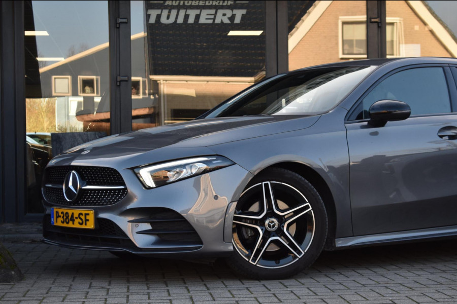 Mercedes-Benz A-Klasse 180 AMG NIGHT | SFEERVERLICHTING | APPLE CARPLAY | CAMERA | ANDROID AUTO | NAP | DEALER ONDERHOUDEN