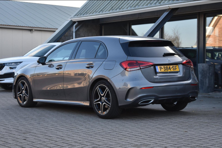 Mercedes-Benz A-Klasse 180 AMG NIGHT | SFEERVERLICHTING | APPLE CARPLAY | CAMERA | ANDROID AUTO | NAP | DEALER ONDERHOUDEN