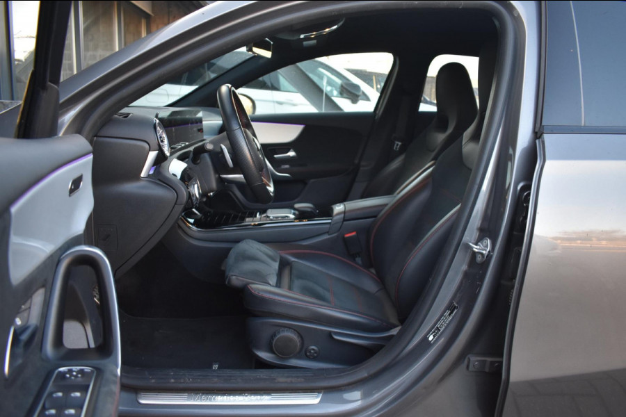 Mercedes-Benz A-Klasse 180 AMG NIGHT | SFEERVERLICHTING | APPLE CARPLAY | CAMERA | ANDROID AUTO | NAP | DEALER ONDERHOUDEN