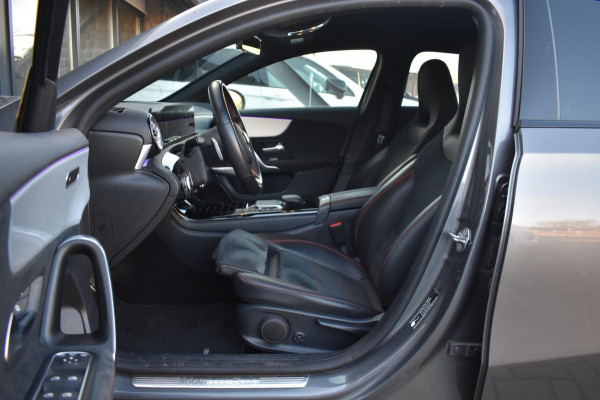 Mercedes-Benz A-Klasse 180 AMG NIGHT | SFEERVERLICHTING | APPLE CARPLAY | CAMERA | ANDROID AUTO | NAP | DEALER ONDERHOUDEN