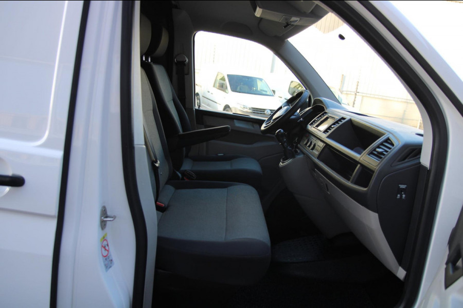 Volkswagen Transporter 2.0 TDI 102PK L2H1 Trekhaak / Cruise / Navi