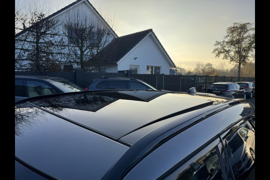 Land Rover Range Rover Velar 3.0 V6 AWD R-Dynamic HSE | Panoramadak | Camera | 22 Inch Lichtmetalen Velgen | Navigatie |