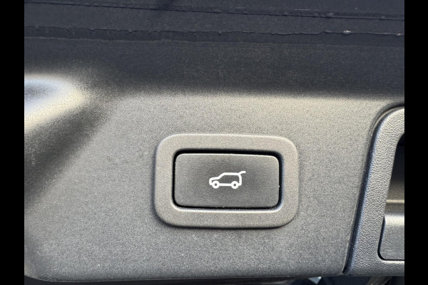 Land Rover Range Rover Velar 3.0 V6 AWD R-Dynamic HSE | Panoramadak | Camera | 22 Inch Lichtmetalen Velgen | Navigatie |