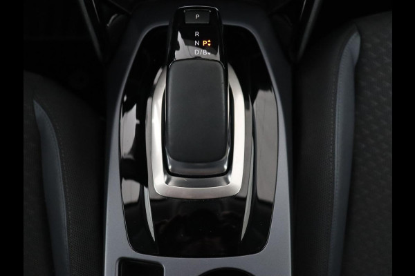 Peugeot e-2008 EV Allure 50 kWh | 3 Fase | Panoramadak | Adaptive cruise | Keyless | Camera | Carplay | Half leder | Navigatie