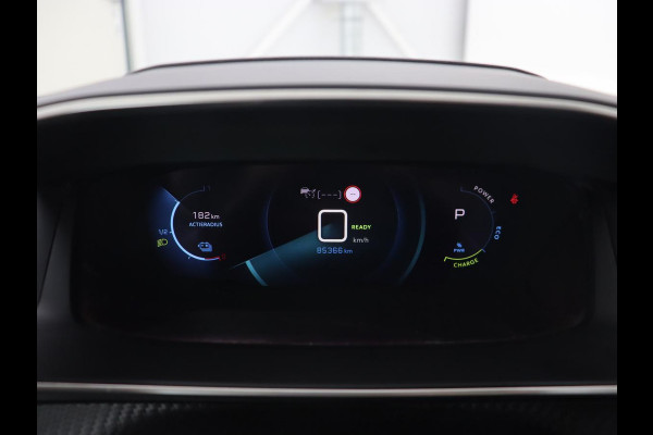 Peugeot e-2008 EV Allure 50 kWh | 3 Fase | Panoramadak | Adaptive cruise | Keyless | Camera | Carplay | Half leder | Navigatie