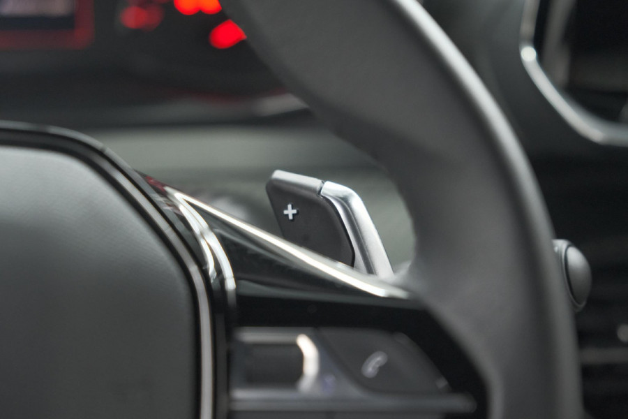 Peugeot 2008 PureTech 130 EAT8 Allure | Camera | Navigatie | Apple Carplay | Parkeersensoren