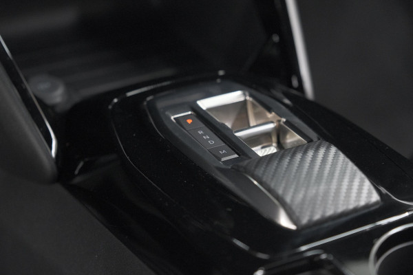 Peugeot 2008 PureTech 130 EAT8 Allure | Camera | Navigatie | Apple Carplay | Parkeersensoren