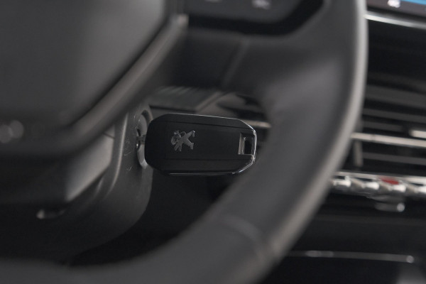 Peugeot 2008 PureTech 130 EAT8 Allure | Camera | Navigatie | Apple Carplay | Parkeersensoren