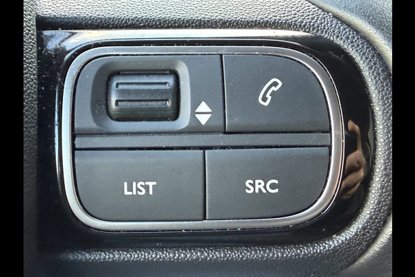 Citroën C3 Aircross 110pk Shine (Camera - Keyless Entry - Automatische Airco - LED - Navigatie - Apple Carplay - Parkeersensoren)