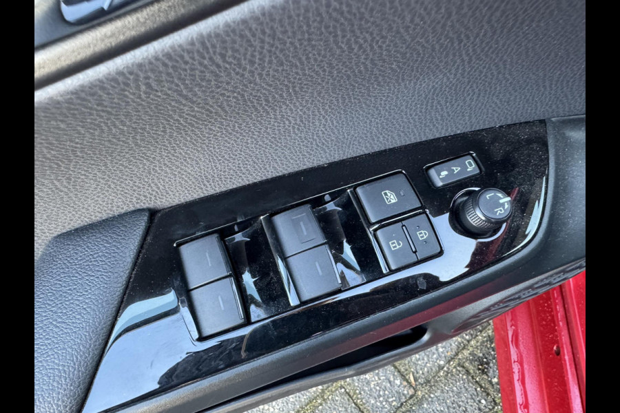 Toyota Prius 1.8 Plug-in Executive | Navigatie | Camera | DAB | Lichtmetalen Velgen |