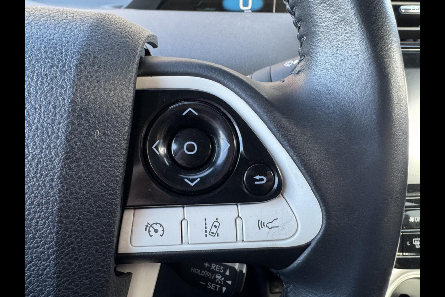 Toyota Prius 1.8 Plug-in Executive | Navigatie | Camera | DAB | Lichtmetalen Velgen |