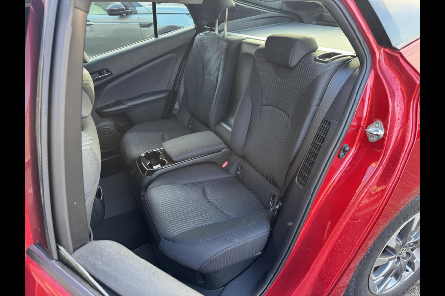 Toyota Prius 1.8 Plug-in Executive | Navigatie | Camera | DAB | Lichtmetalen Velgen |