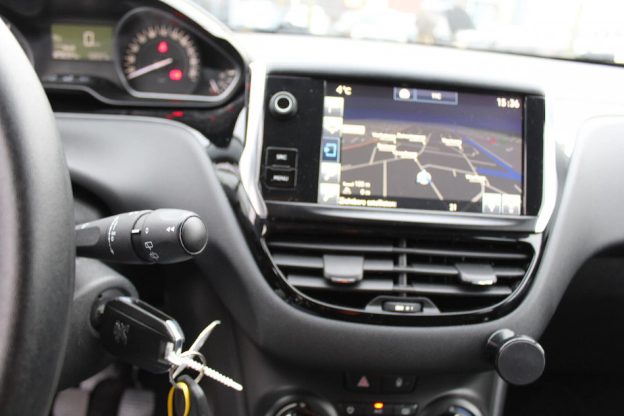 Peugeot 208 1.2 PureTech Blue Lion APPLE CAR PLAY- AFN TREKHAAK NAP -MULTIMEDIA